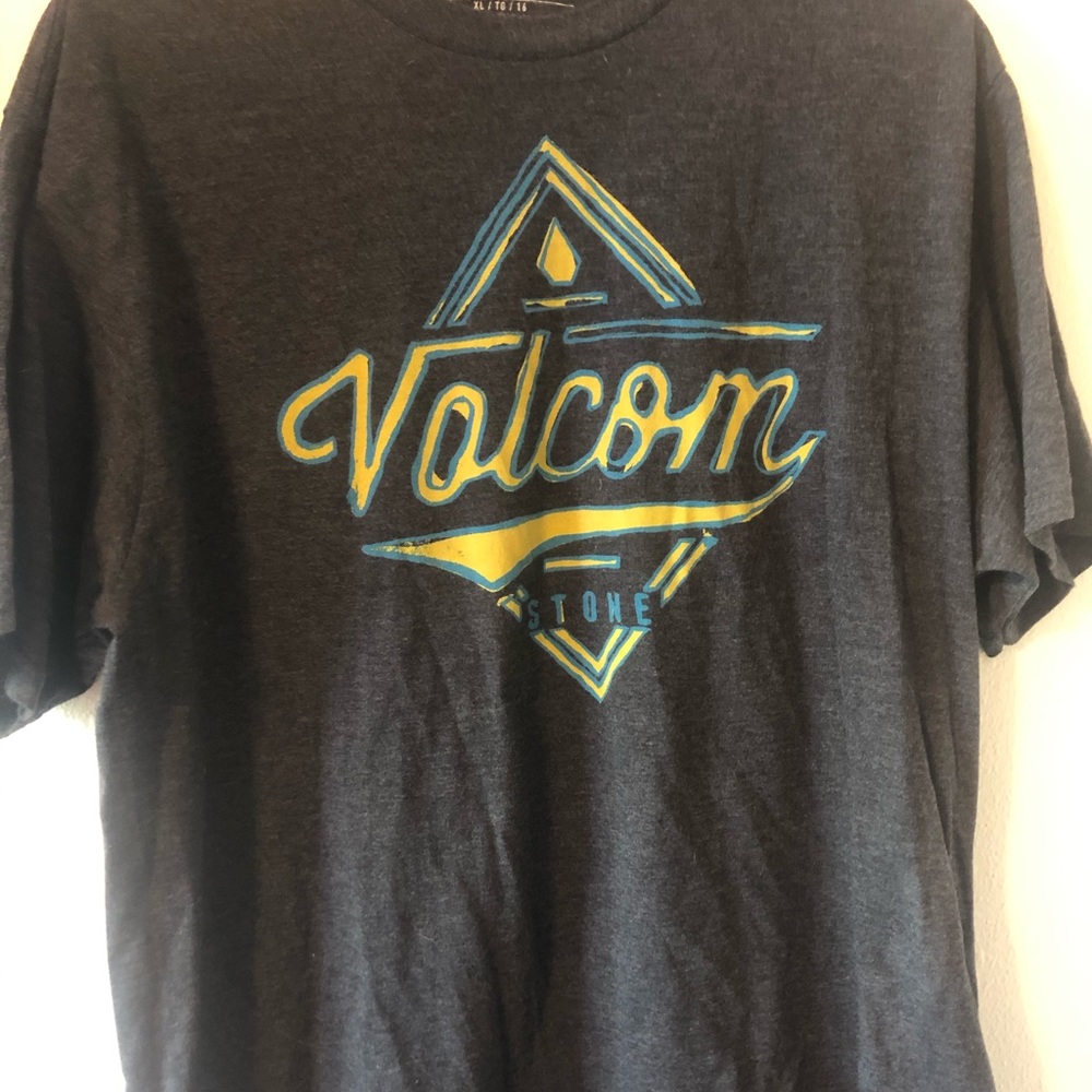 XL volcom T shirt